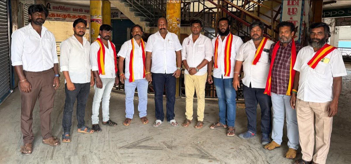 slmtvk's tweet photo. ஏற்காடு சட்டமன்ற தொகுதிக்கு உட்பட்ட பலர் மாற்றுக் கட்சியில் இருந்து எங்களது குடும்ப உறுப்பினர்களாக மக்கள் விரும்பும் முதல்வர் வேட்பாளர்
தளபதி விஜய் அவர்களின் தலைமையிலான
தமிழக வெற்றிக் கழகதில்
தங்களை இணைத்துக் கொண்டனர்.

@TVKVijayHQ | @BussyAnand | @TamilanParthib1 | @tvkhq_salem https://t.co/1eWnCEjQCC