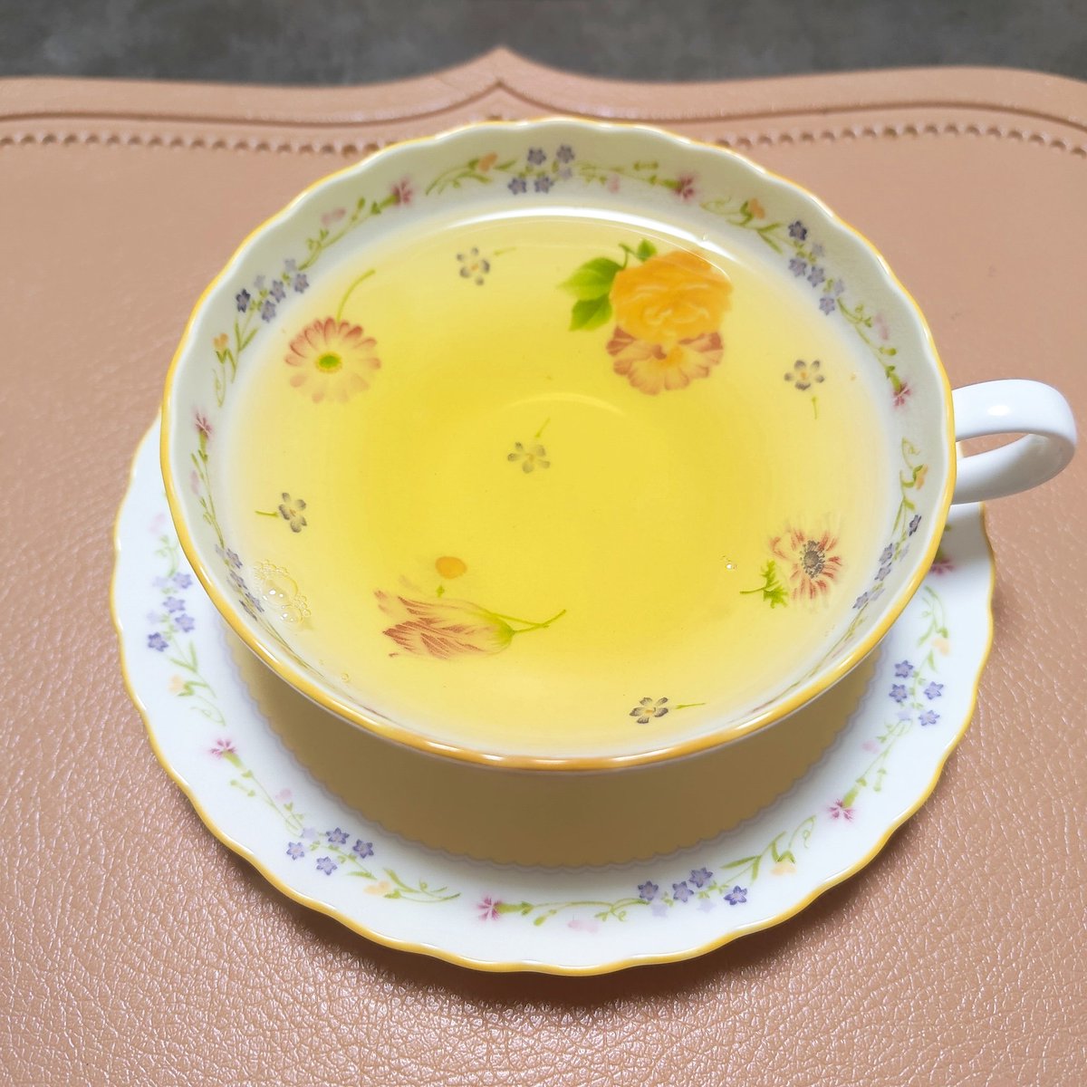 緑茶いれたら可愛くなった🍀