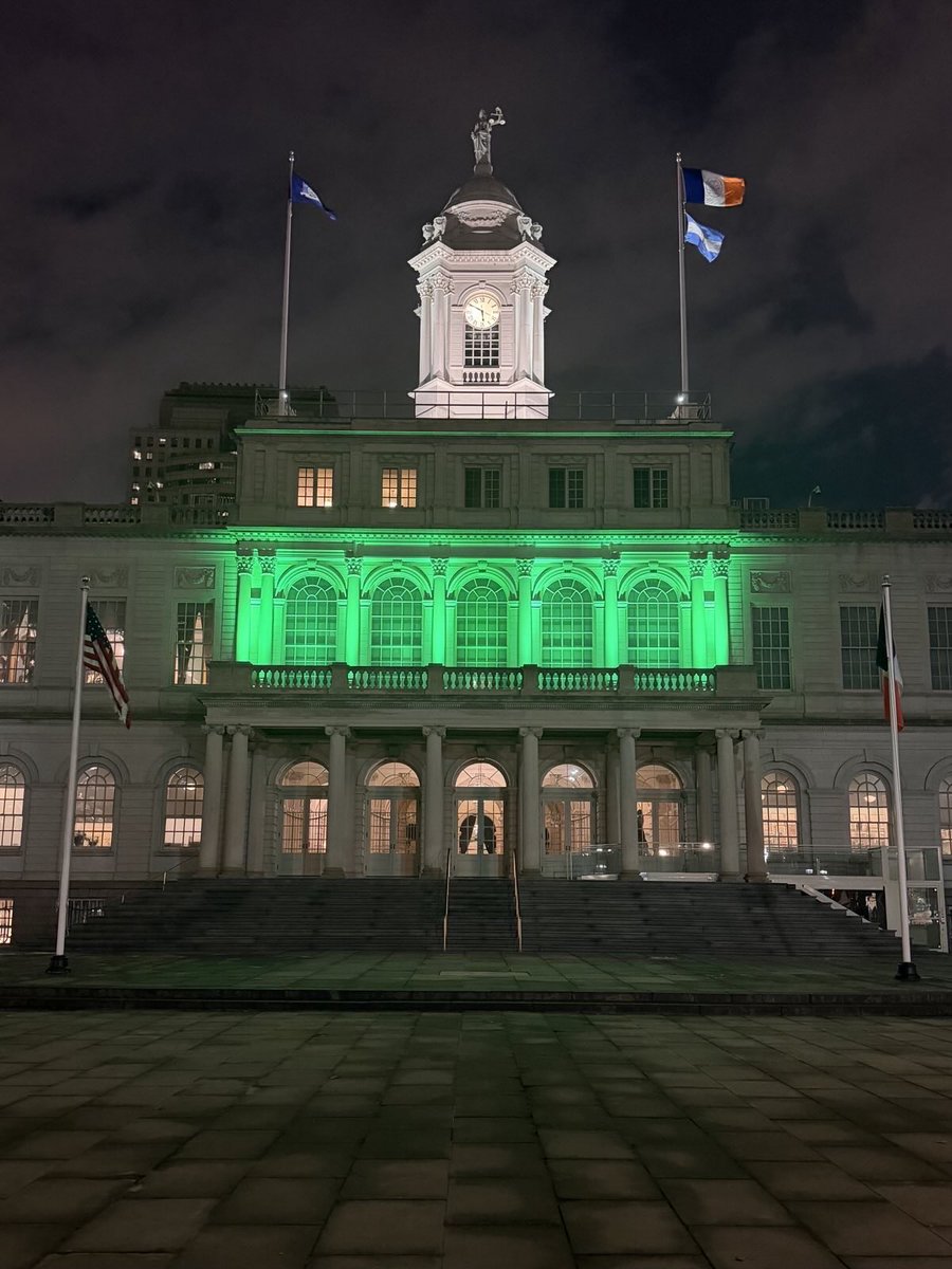 TimesOfNations's tweet image. 48 hrs after Zohran Mamdani becomes NYC’s first Muslim mayor, One World Trade Center—the tower built after 9/11’s attacks by Islamic terrorists—lights up green for Muslim Heritage Month. What irony, especially with claims he avoids fully condemning the attacks. 😏