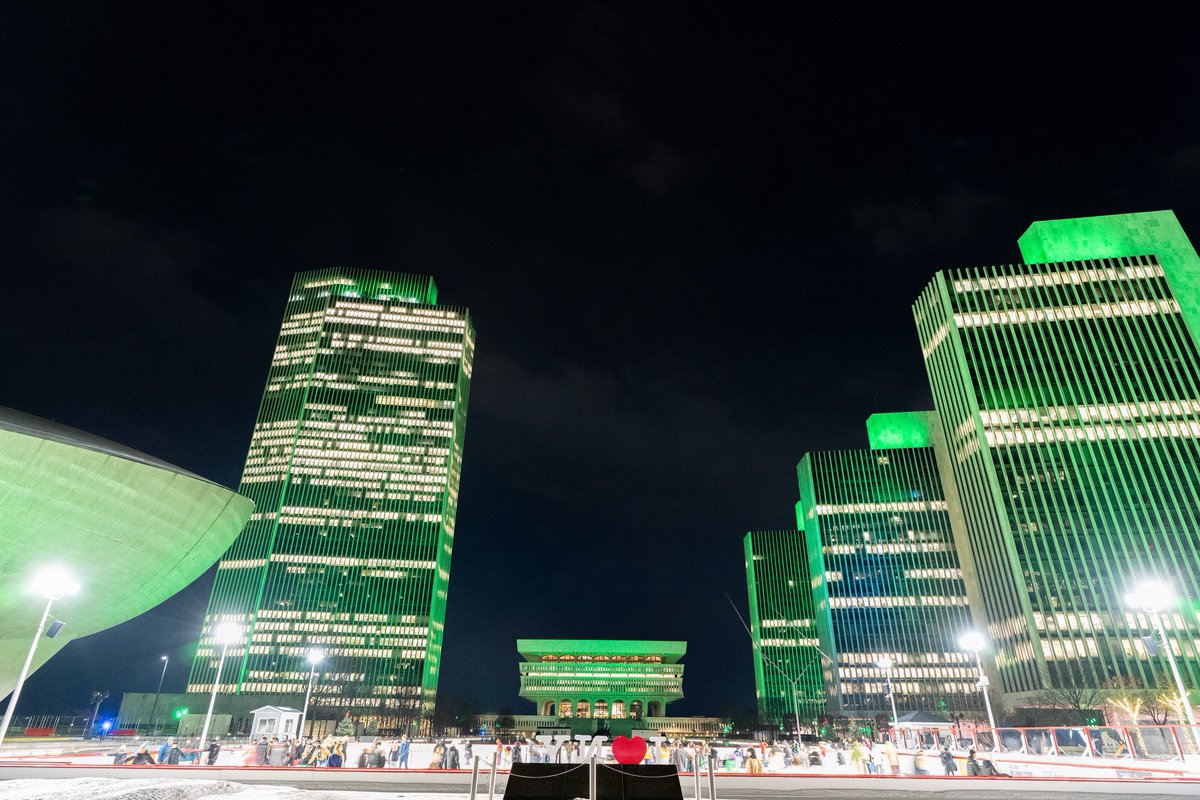 TimesOfNations's tweet image. 48 hrs after Zohran Mamdani becomes NYC’s first Muslim mayor, One World Trade Center—the tower built after 9/11’s attacks by Islamic terrorists—lights up green for Muslim Heritage Month. What irony, especially with claims he avoids fully condemning the attacks. 😏