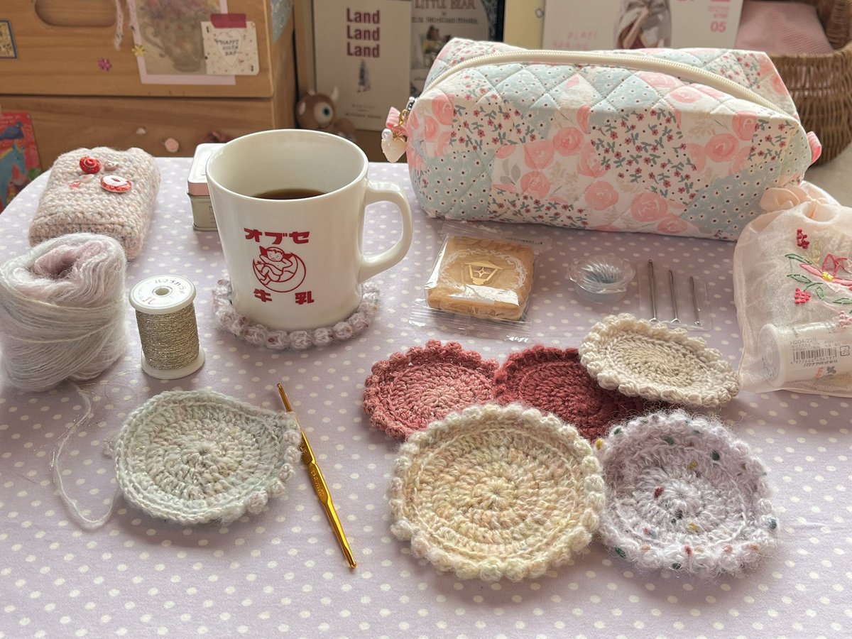 ______rame's tweet image. コースターを編むのにハマってます🎼💭
周りがぷくぷくしていて可愛いでしょ？