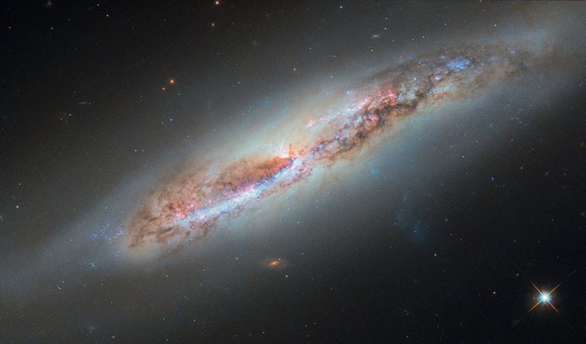 'Hubble Glimpses Galactic Gas Making a Getaway'
nasa.gov/image-article/…
#astronomy #space