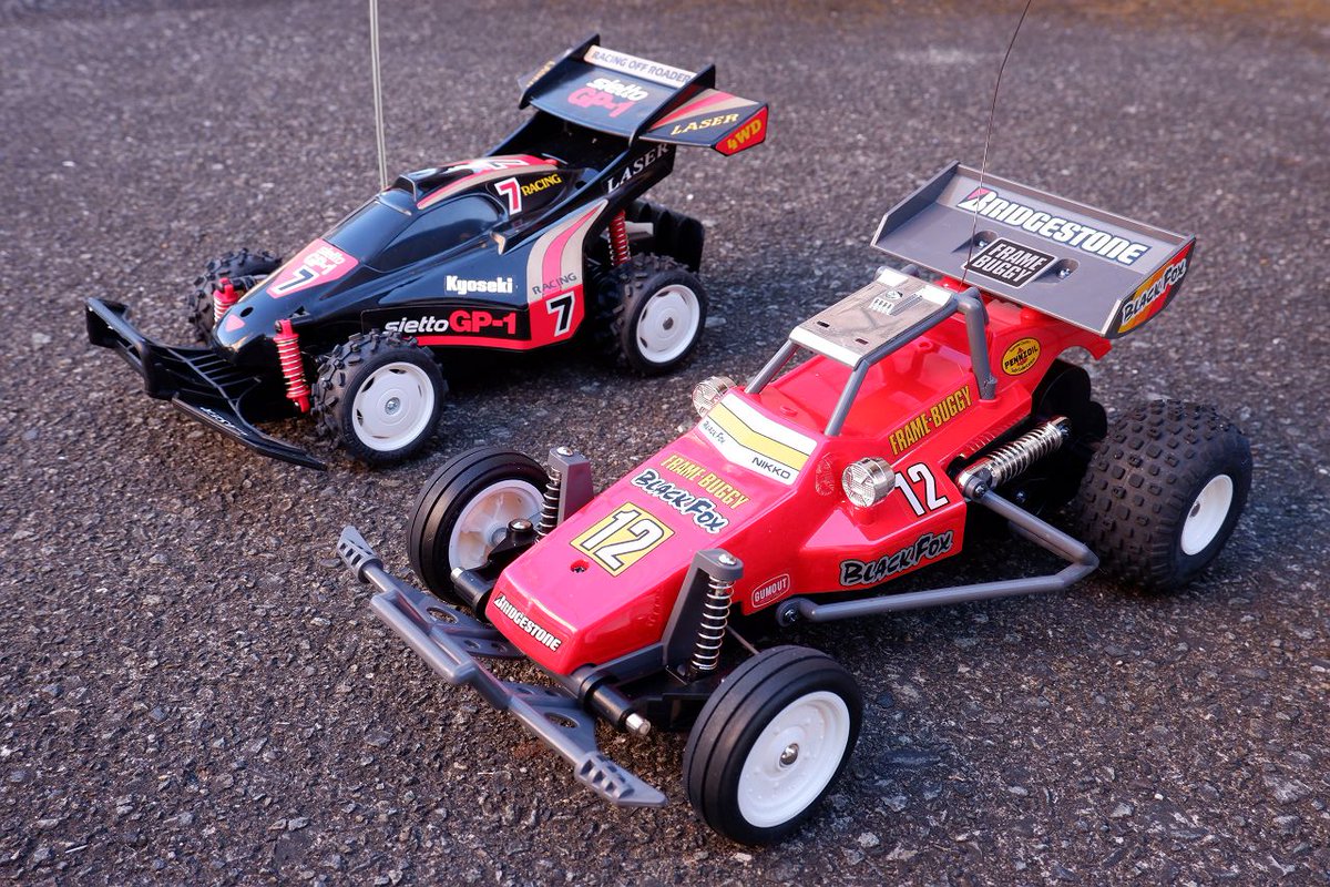 今は無きニッコーのフレームバギー、Black Fox 1985年(手前)とシエット