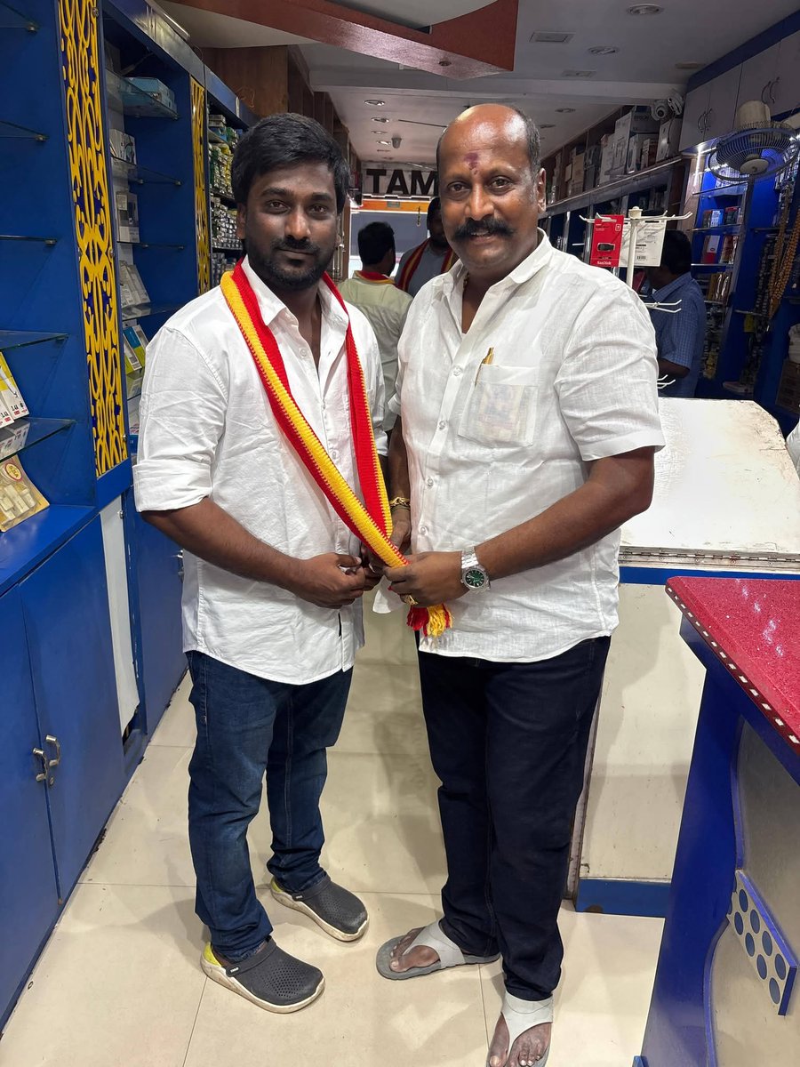 slmtvk's tweet photo. மாற்றுக் கட்சியில் இருந்து எங்களது குடும்ப உறுப்பினர்களாக மக்கள் விரும்பும் முதல்வர் வேட்பாளர்
தளபதி விஜய் அவர்களின் தலைமையிலான
தமிழக வெற்றிக் கழகதில்
தங்களை இணைத்துக் கொண்டனர்.

@TVKVijayHQ | @BussyAnand | @TamilanParthib1 | @TVKPartyHQ | @TVKHQ_Salem | @TVKHQITWingOffl https://t.co/IXcBKkEg4F