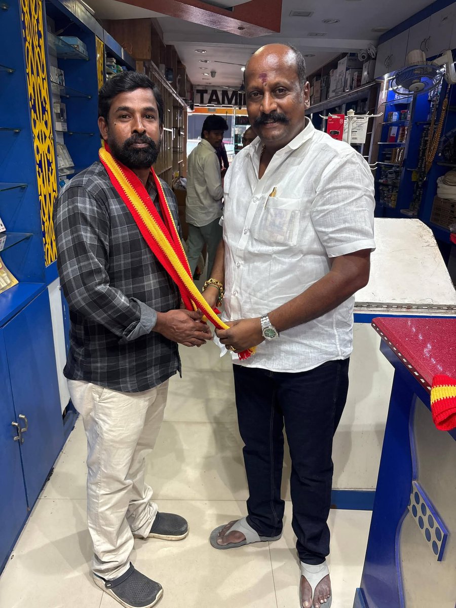 slmtvk's tweet photo. மாற்றுக் கட்சியில் இருந்து எங்களது குடும்ப உறுப்பினர்களாக மக்கள் விரும்பும் முதல்வர் வேட்பாளர்
தளபதி விஜய் அவர்களின் தலைமையிலான
தமிழக வெற்றிக் கழகதில்
தங்களை இணைத்துக் கொண்டனர்.

@TVKVijayHQ | @BussyAnand | @TamilanParthib1 | @TVKPartyHQ | @TVKHQ_Salem | @TVKHQITWingOffl https://t.co/IXcBKkEg4F