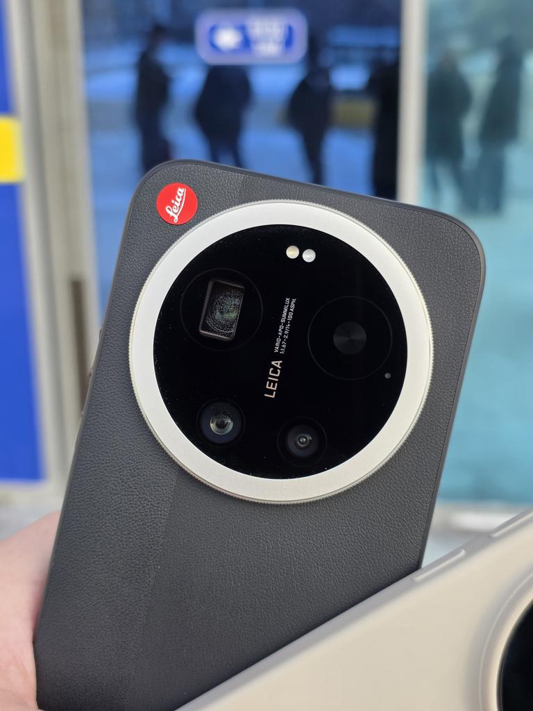 Sweaty Xiao by Leica

I think it's very first Xiaomi 17 Ultra by Leica in Siberia :)