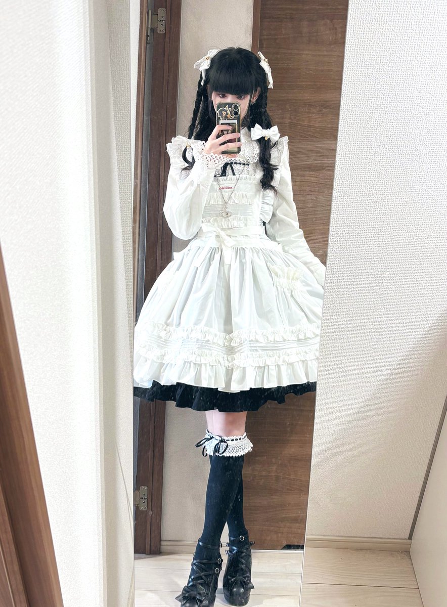 モモコハウスのフリルエプロン🤍