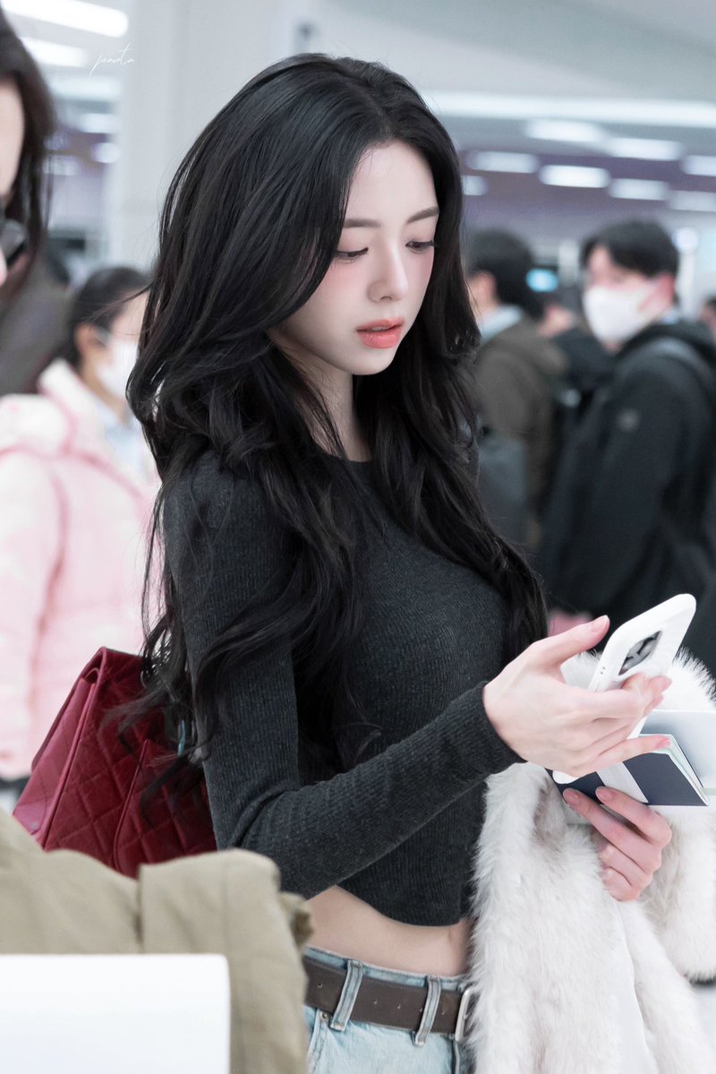 PanTA_universe's tweet image. 251205 hnd🛬

#YUNA #유나 #ITZY #있지