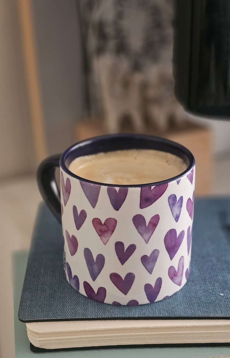 Themissingmooon's tweet image. در کنار همه اتفاقا و سختی‌ها همین روزانه‌هاست که سر پا نگه میداره آدم رو...