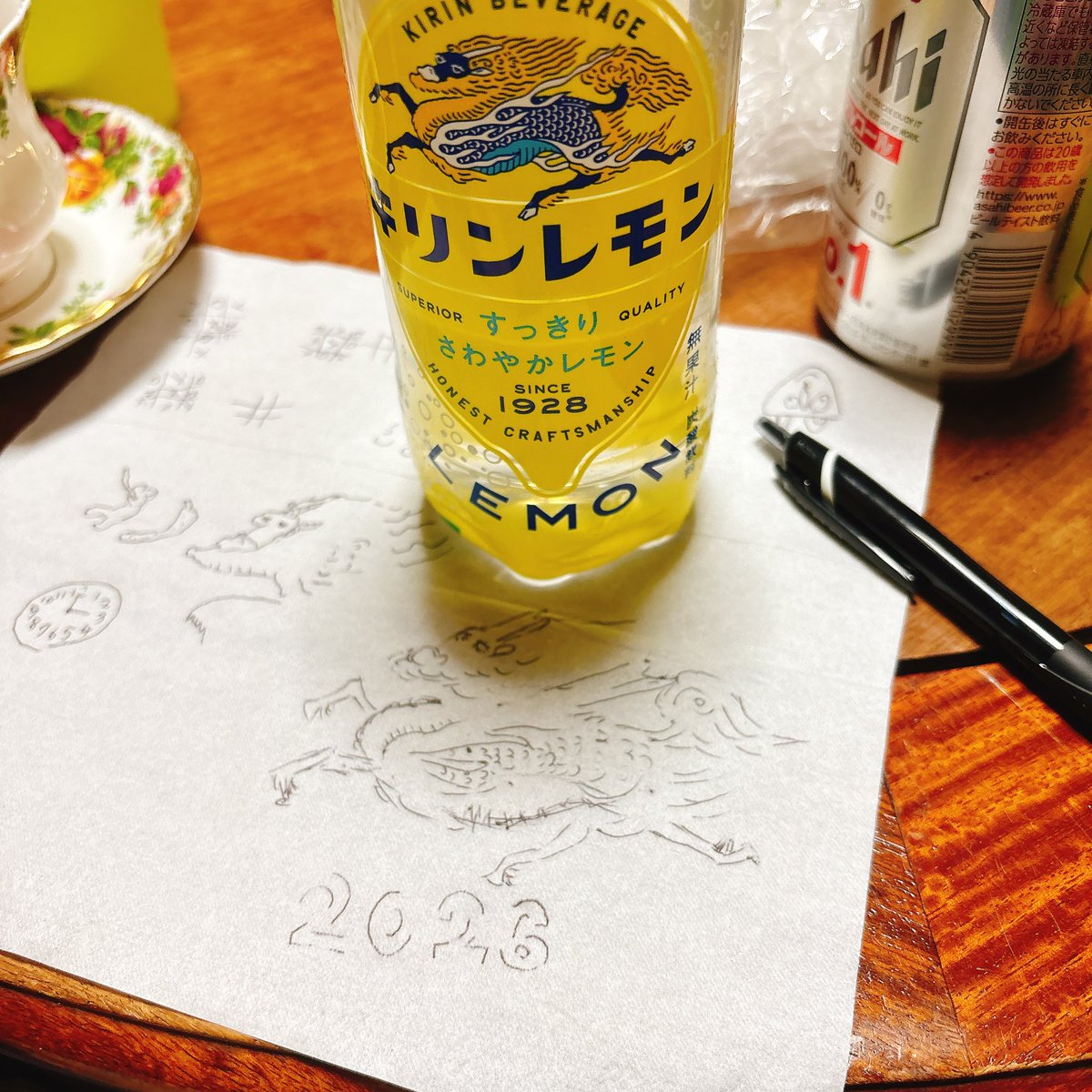 necochir's tweet photo. 旦那の実家でティッシュに麒麟をひたすら描く嫁 https://t.co/zL5GgUNKOL