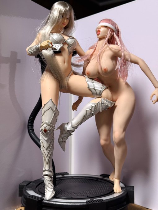 遂に、
遂に実現したぞ😈😭😎🖋️✨
 
フィギュアで再現される、悪のレスラーに分からせ懲らしめられる正義のメインヒロイン・由愛!
🤓😎 