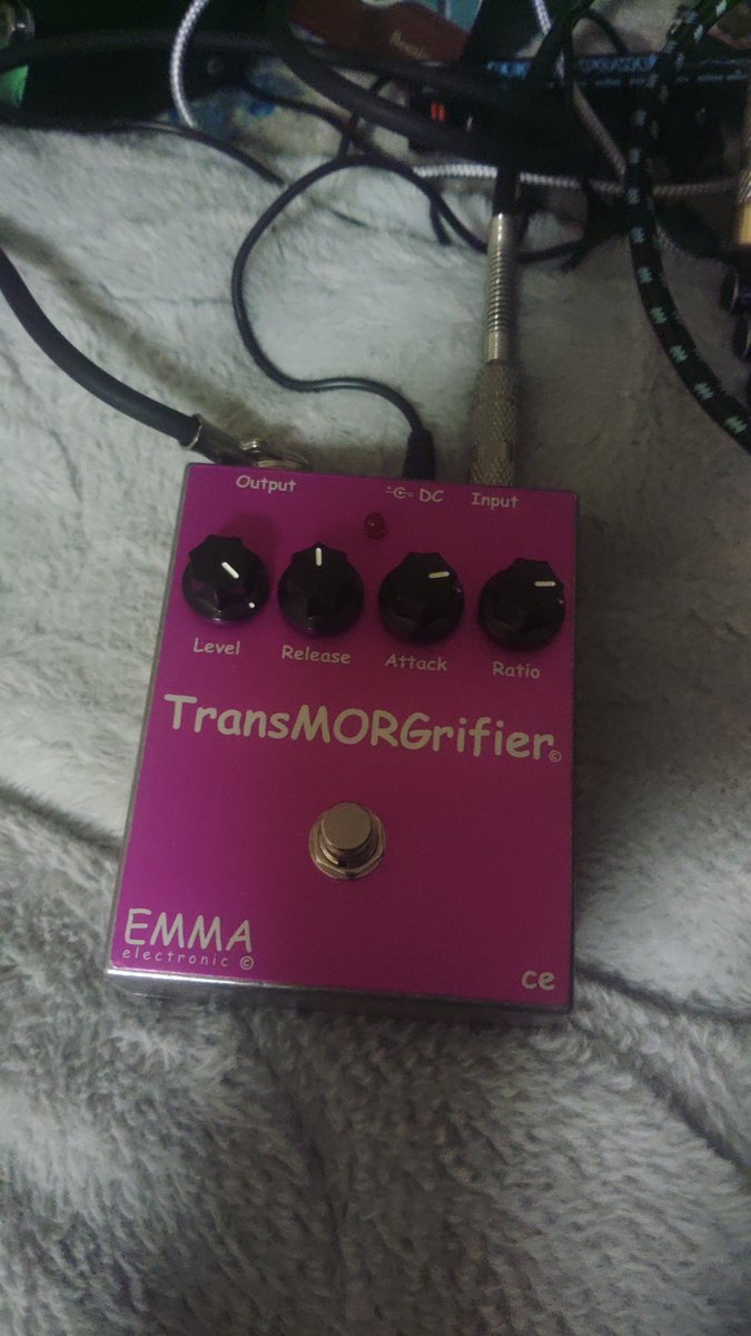 今回は初めてコンプ買ってみた。
早くスタジオで爆音で鳴らしたい