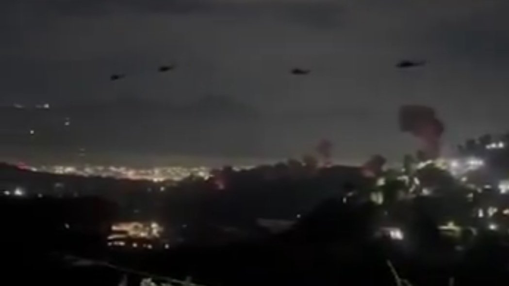 SillyGirlPsyops's tweet image. It's begun... and those are 160th SOAR Little Birds, Chinooks, and Blackhawks in the sky. This isn't just air strikes. They're landing SOCOM/JSOC units.