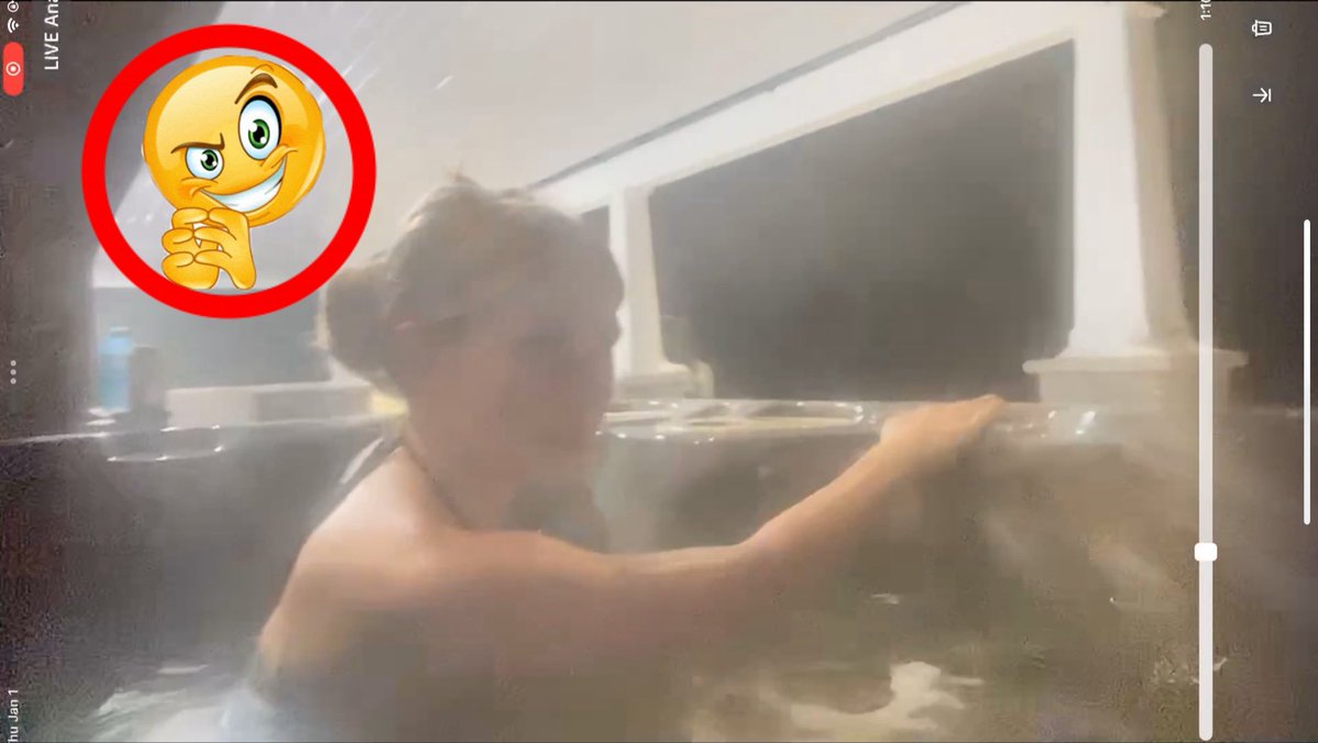 lil_meow_meows_'s tweet image. A series of events from the hot tub live… #reze #chainsawman #csm #csmcosplay