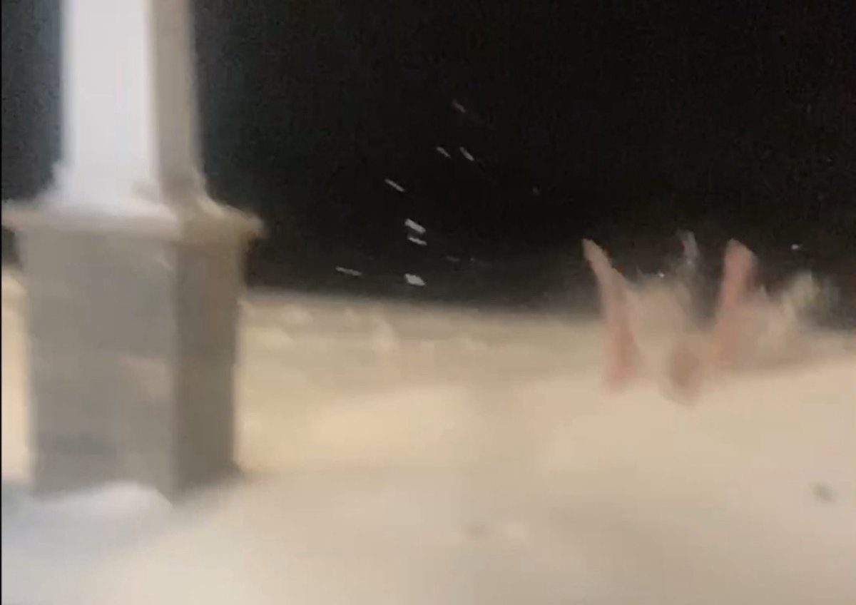 lil_meow_meows_'s tweet image. A series of events from the hot tub live… #reze #chainsawman #csm #csmcosplay