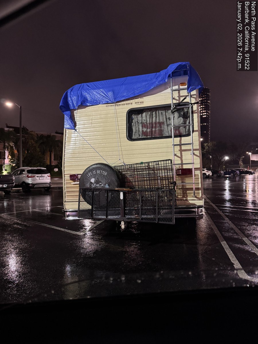For multiple days now, this RV has been parked at the Lakeside Shopping Center with no license places. Burbank Police have been informed. Use caution.