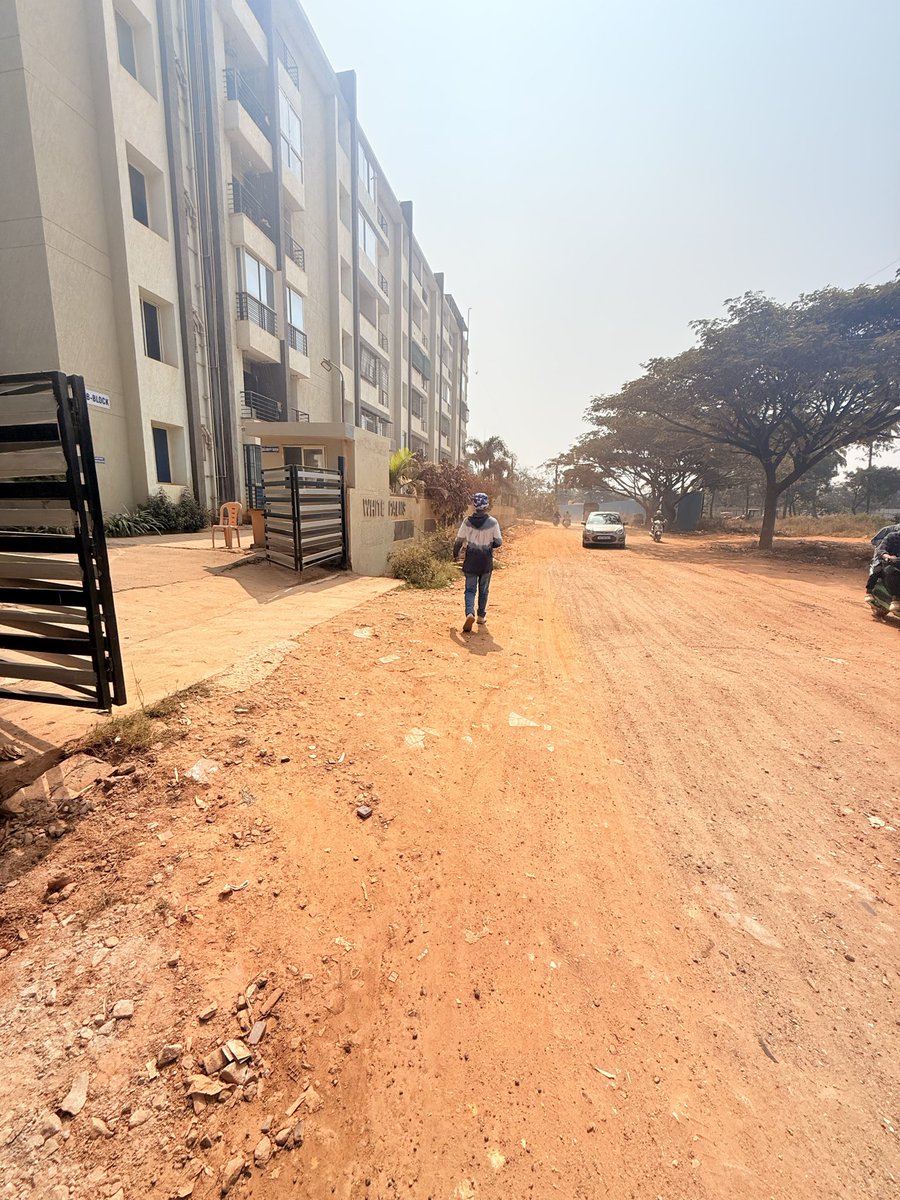 rhoulgupta's tweet photo. Hi @BbmpEast @GBA_office @BbmpchdTeam ,
Road work halted in front of Whitepalms Apt (nagondanahalli, whitefield).both side road completed except Survey no 20.Requesting intervention to resume work. Docs attached. #BBMP #RoadWork #JusticeForResidents" https://t.co/v1HK2n6tMV