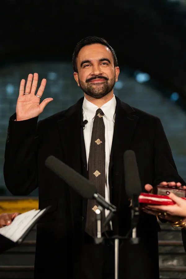 BasedUnion's tweet image. If post-inauguration momentum translates into intensified strikes, tenant actions, and mass assemblies—and the mayor welcomes conflict rather than neutralizing it with concessions—this could mark a real step forward. 

Normalizing socialist language in mass politics and forcing…