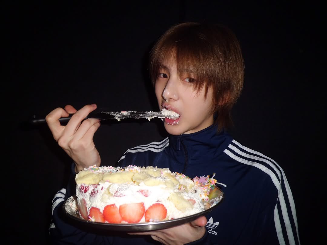 juhoontwt's tweet image. the cutest birthday boy ⊹ ࣪ ˖🍰₊˚⊹♡