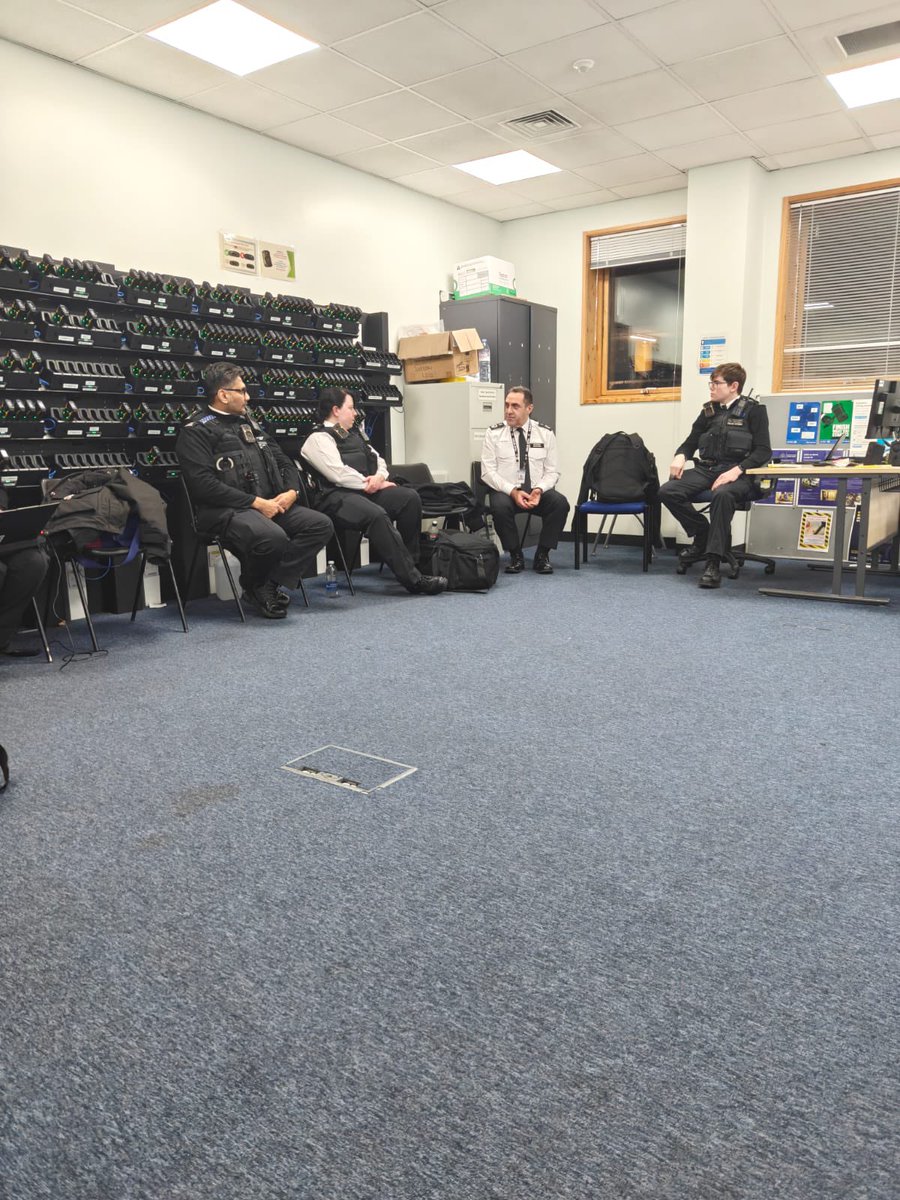 Special Police Sergeant  Sheikh South Area BCU Sutton and his dedicated team were out again last night carrying out patrols. Huge thanks to the team for giving up their time and continuing to make a difference. 
#SpecialConstabulary #SouthAreaBCU #TeamWork