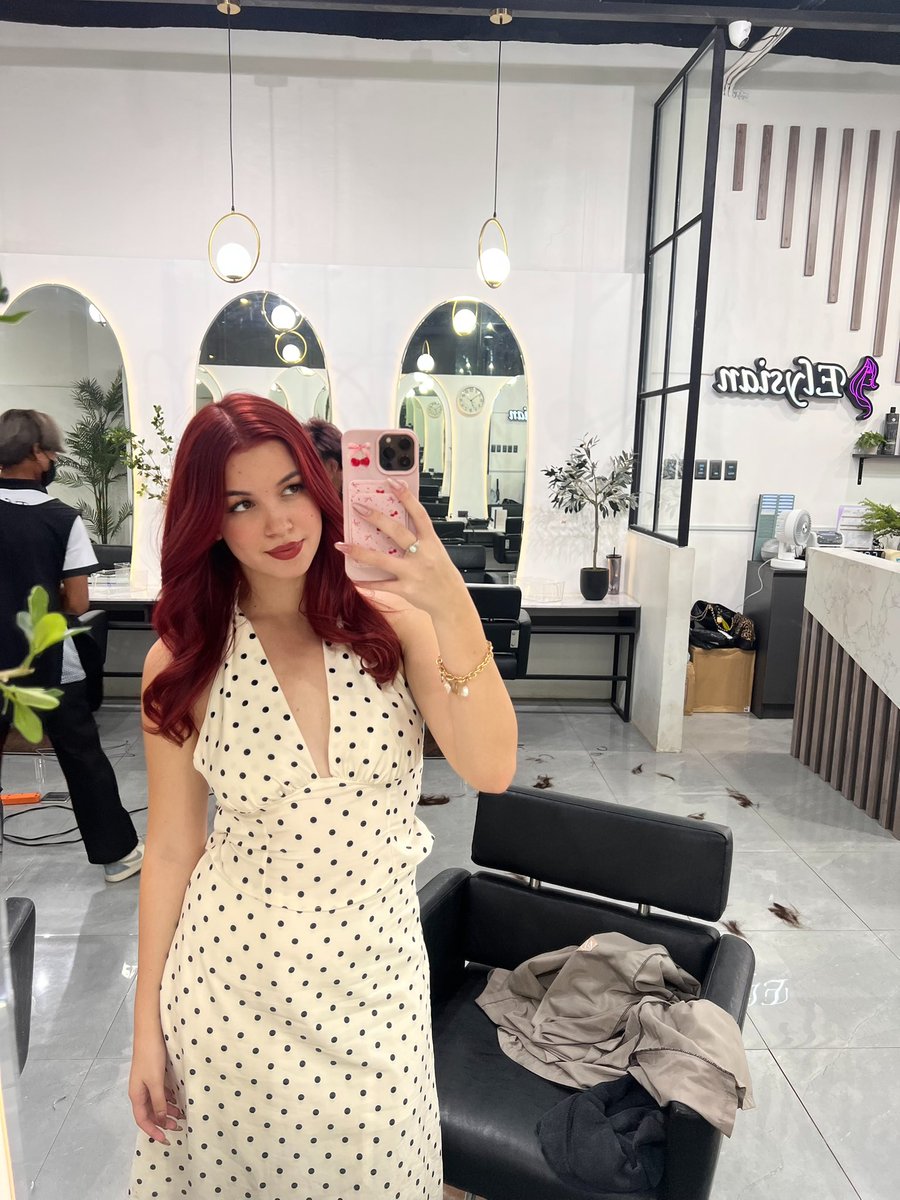 ChellaFalconer's tweet photo. new year new hair https://t.co/fdhwmN7pnz