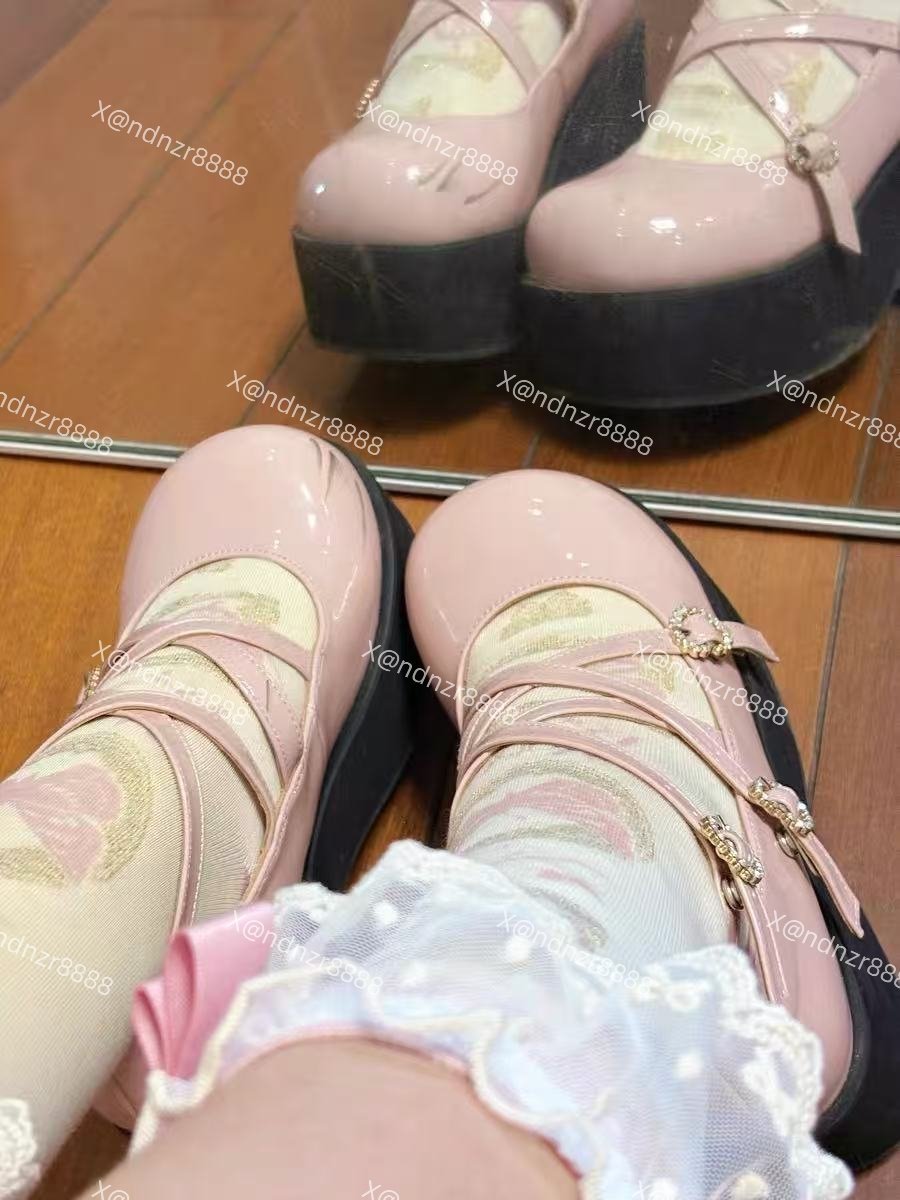元旦节福利来一波 
抽奖活动现在开始🎁 
一共抽4个人，奖品都是新鲜穿出的原味袜子和鞋子 中奖几率很高哟～
关注➕转发 ➕点赞➕评论即可参与抽奖🎁🎁🎁🎁

一周后开奖  都来试试手气吧  #抽奖 #原味 #原味抽奖