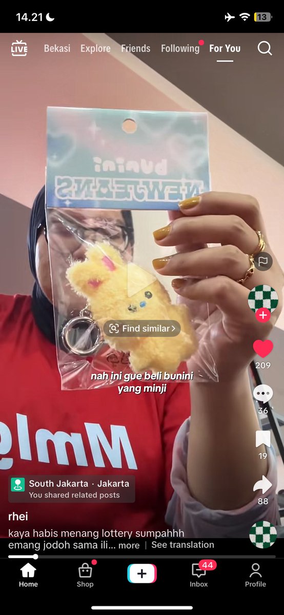 darrarii's tweet photo. sumpah siapa yg mau ke gancit / gandaria city, aku mau nitip bunini pls liat di tiktok kok ada diskon yh😭😭 https://t.co/MHVEqb9knq