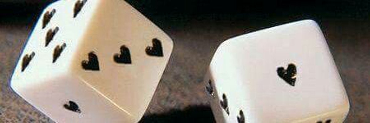 كل عام وأنا أنا 
لايكبر بي سوى قلبي 
ولا يمسني من لمسات الزمن على 
عمري سوى الحب ❤️