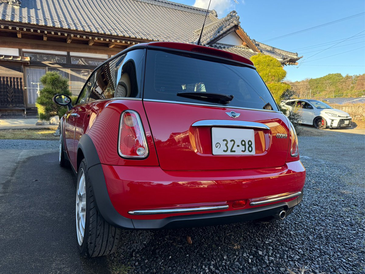 rainbow_ibrk's tweet photo. 喪中で来客もないので、正月だけど車の整備&amp;洗車。
今回は車屋の整備をあまり信用してないので、バッテリーとオイルとエアコンフィルターを交換。
案の定、オイルとオイルフィルターは真っ黒で、エアコンフィルターもホコリだらけでした💦

安いクルマにはワケがある、そんないい事例です🤣 https://t.co/K4MbKvuT28