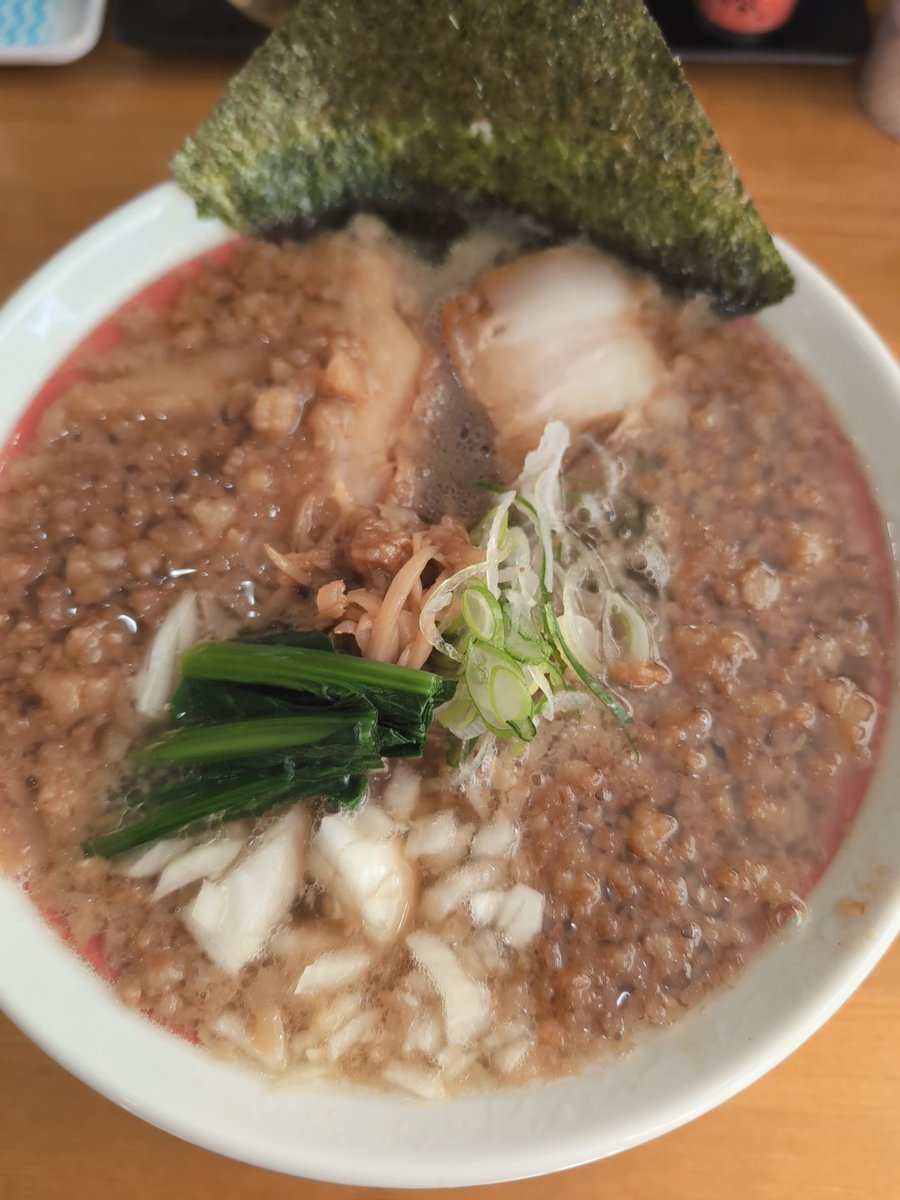 2025年最後のラーメンはずっと行ってみたかったラーメン喰櫓武さん🍜
アゴと厚削り鰹のラーメン・細麺
背脂の量を知らずにトッピング背脂にしたら、大変なことに😅
とても美味しかったので、もう一つの醤油も食べにまた行きたいお店です😋