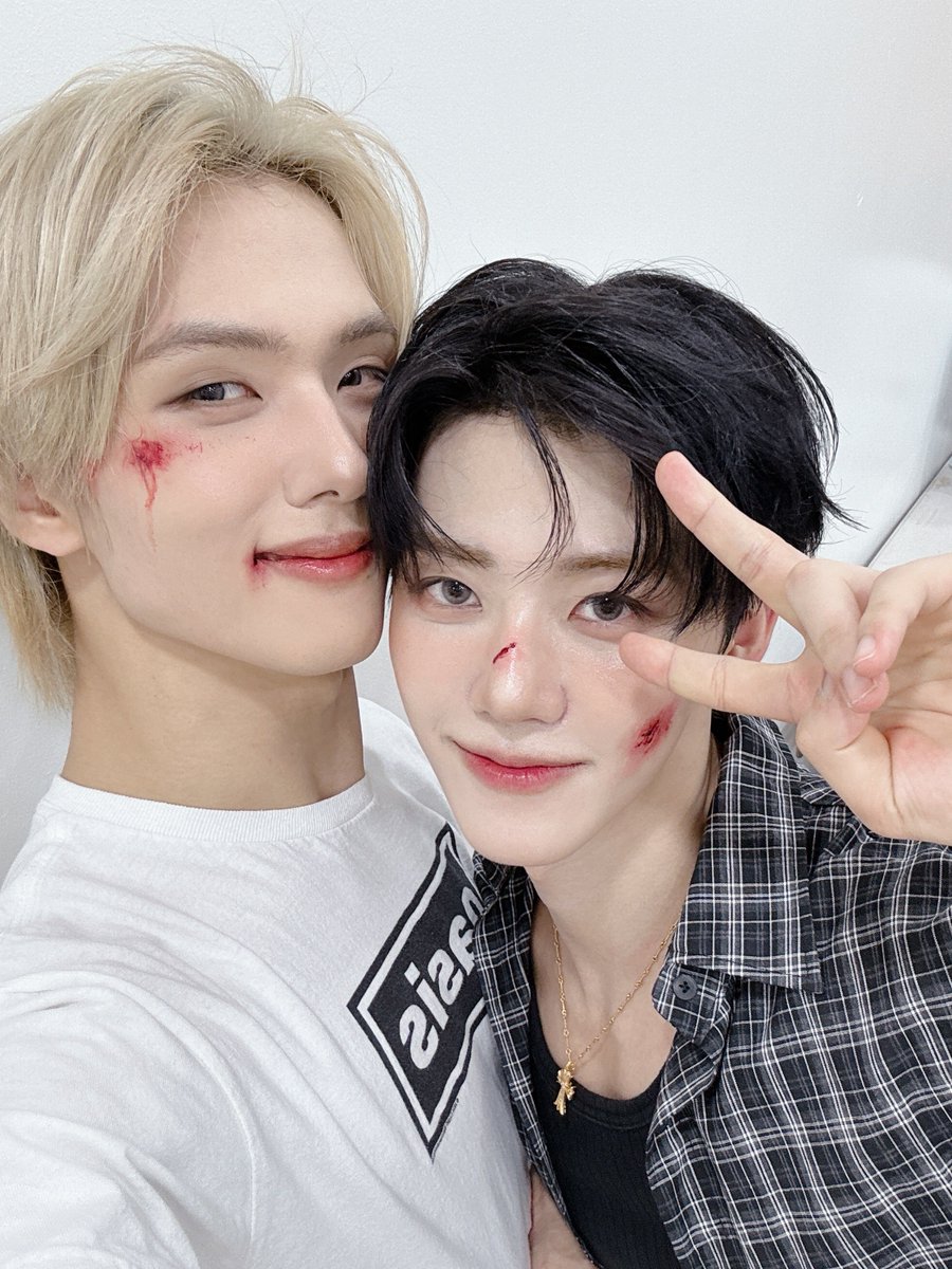 jisunqpawrk's tweet image. FROM THIS...                  TO THIS😭😭😭