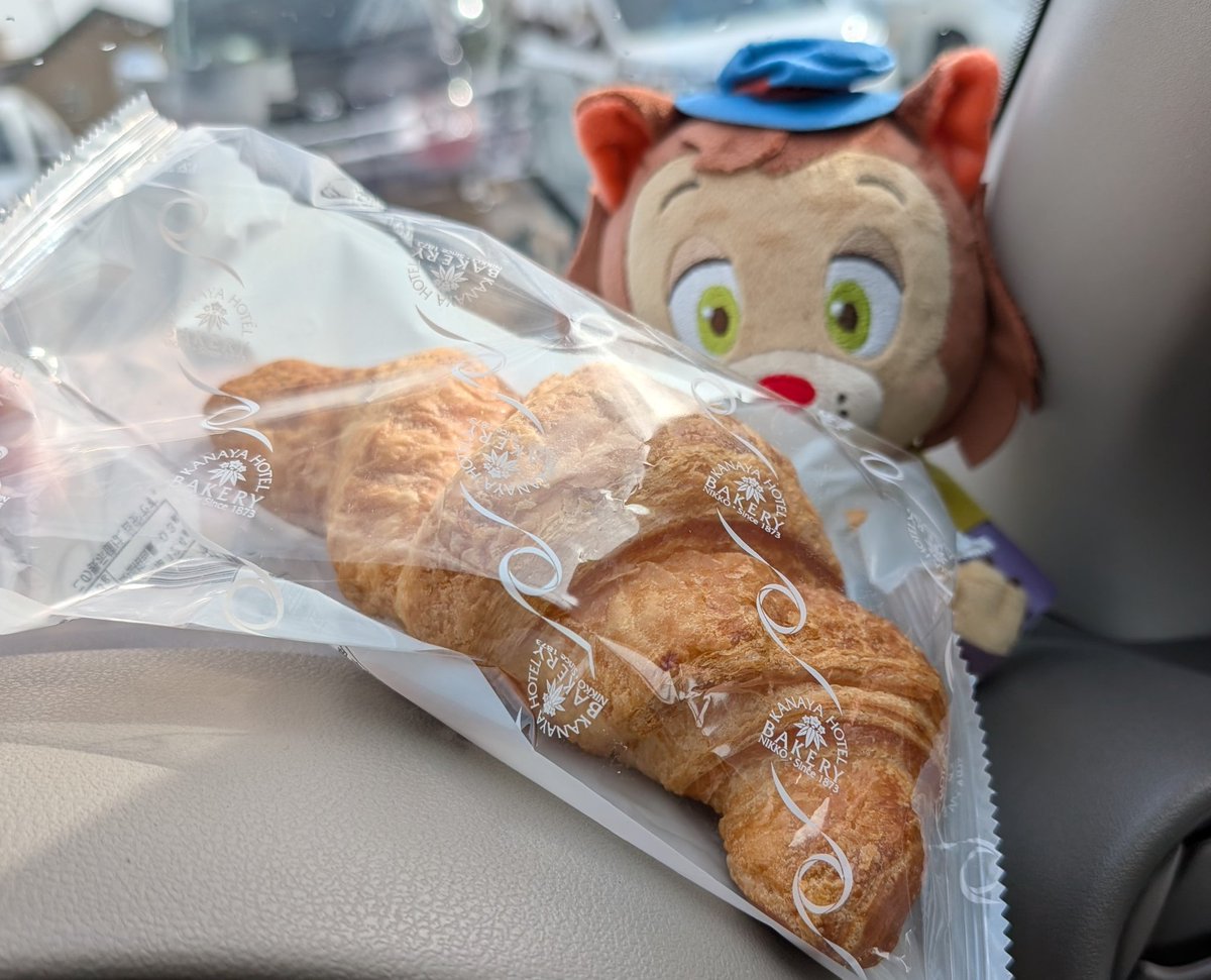 tsukii_takeru's tweet image. そして山鉢様の
"日光湯葉がれっと"
を食べました🍴

2026年最初の客だったようで…笑
オシャレなお部屋で、
ガレットも生地しっかりめで
湯葉の味も染みてて美味でした😋
(ﾊｼﾞﾒﾃﾅﾉﾆﾏｴﾓｷﾀｷｶﾞ…ﾕﾒｶﾅ…??)

そして帰りは大好きな
金谷ホテルベーカリー様の
クロワッサンも買った🥐