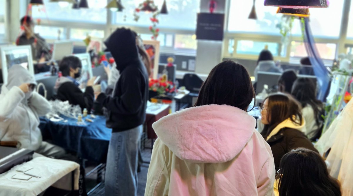 Prism_Changwon's tweet image. 2025 창원ㆍ마산프리즘
크리스마스 전시회 사진🎄✨

학생들이 정성껏 준비한 연말 전시에 정말 많은 분들이 방문해 주셨습니다! 
매년 이어지는 행사 인만큼, 다음에는 또 어떤 작품들이 보여질지 벌써부터 기대되네요☺️