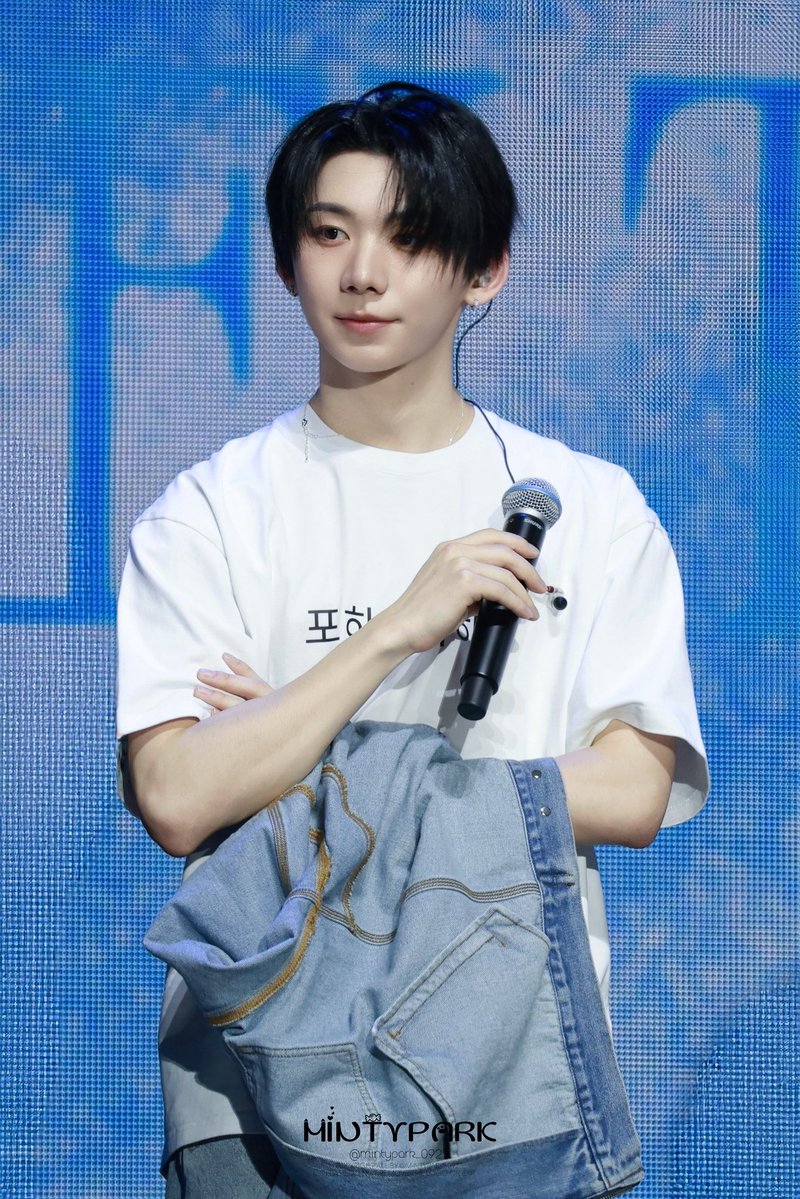 mintypark_0925's tweet image. 260103 사운드 체크

#아홉 #AHOF
#박한 #HAN #PARKHAN