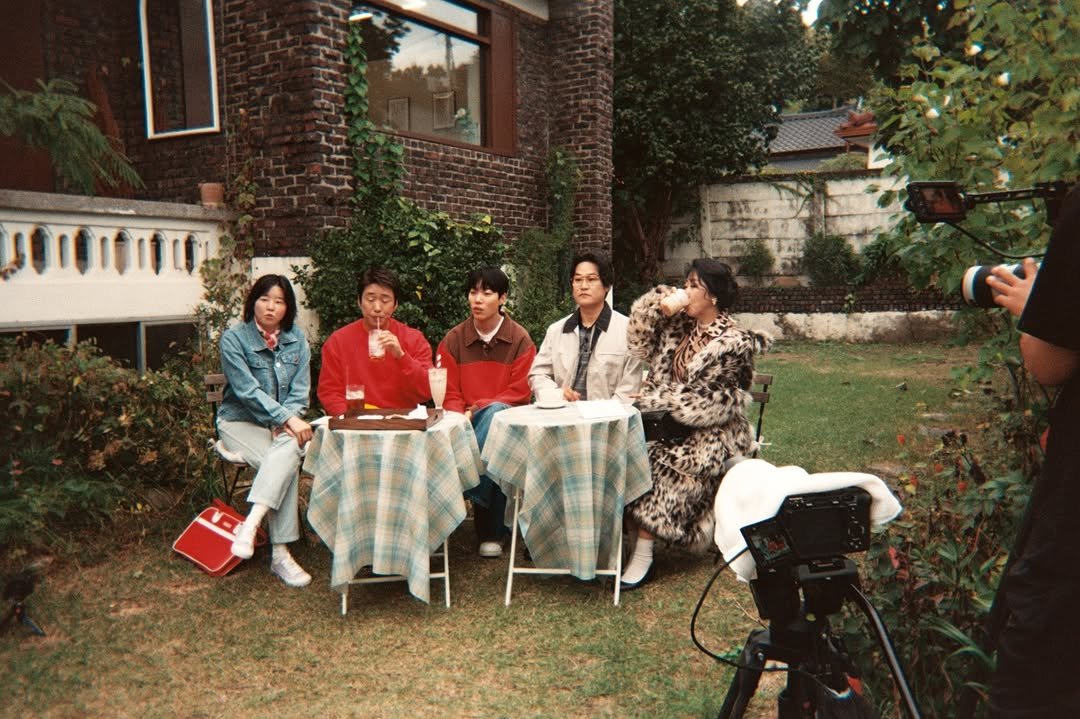 kdrama_menfess's tweet image. •kdm• Reply 1988 10th Anniversary filming behind the scene photos