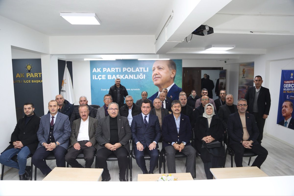 OsmanGokcek_'s tweet photo. Kırşehir Milletvekilimiz Necmettin Erkan ile birlikte Polatlı İlçe Başkanlığımızı ziyaret ederek ilçemizin sorunlarını istişare ettik. Nazik misafirperverlikleri için İlçe Başkanımız İlhami Teke’ye ve yönetimine teşekkür ediyorum. https://t.co/v9yPjYi1cI