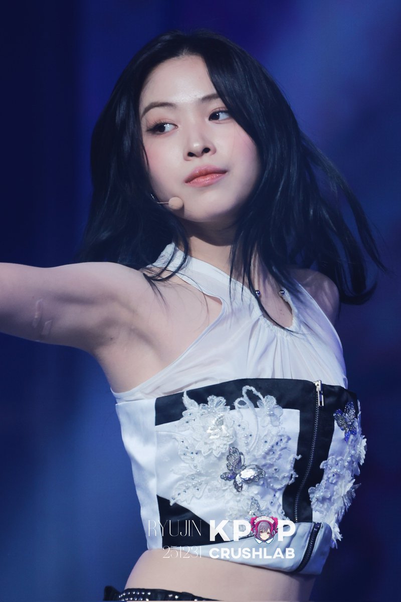 Kpopcrushlab's tweet image. 251231 Ryujin at MBC GAYO DAEJEJEON

Tap, hold and load in 4K

#Ryujin #류진 #ITZY #있지 #Kpop #Wallpaper #4K