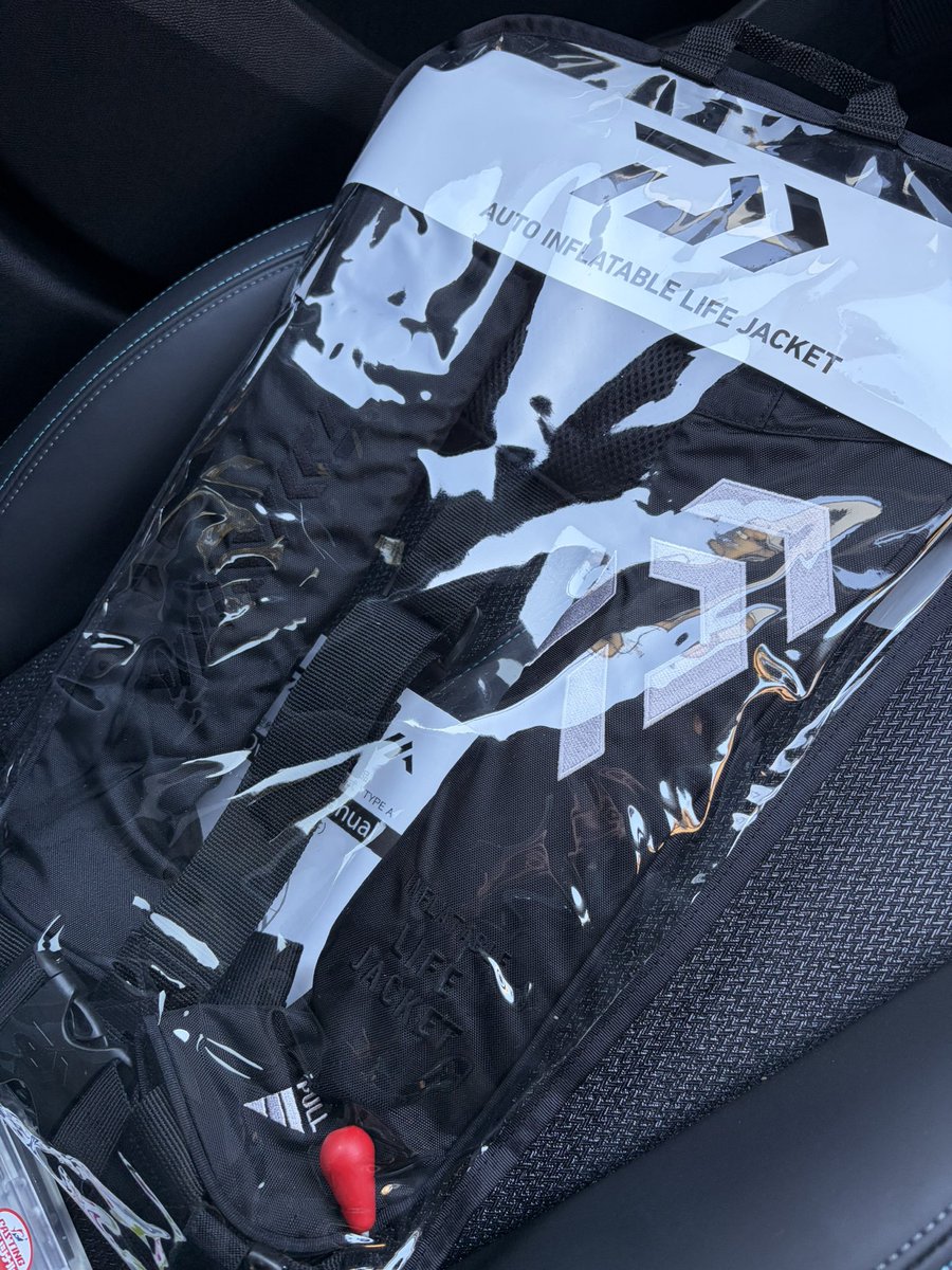 tomorimo's tweet image. キャスティングの初売り行って、ライフジャケット新調した。桜マークのやつ🌸