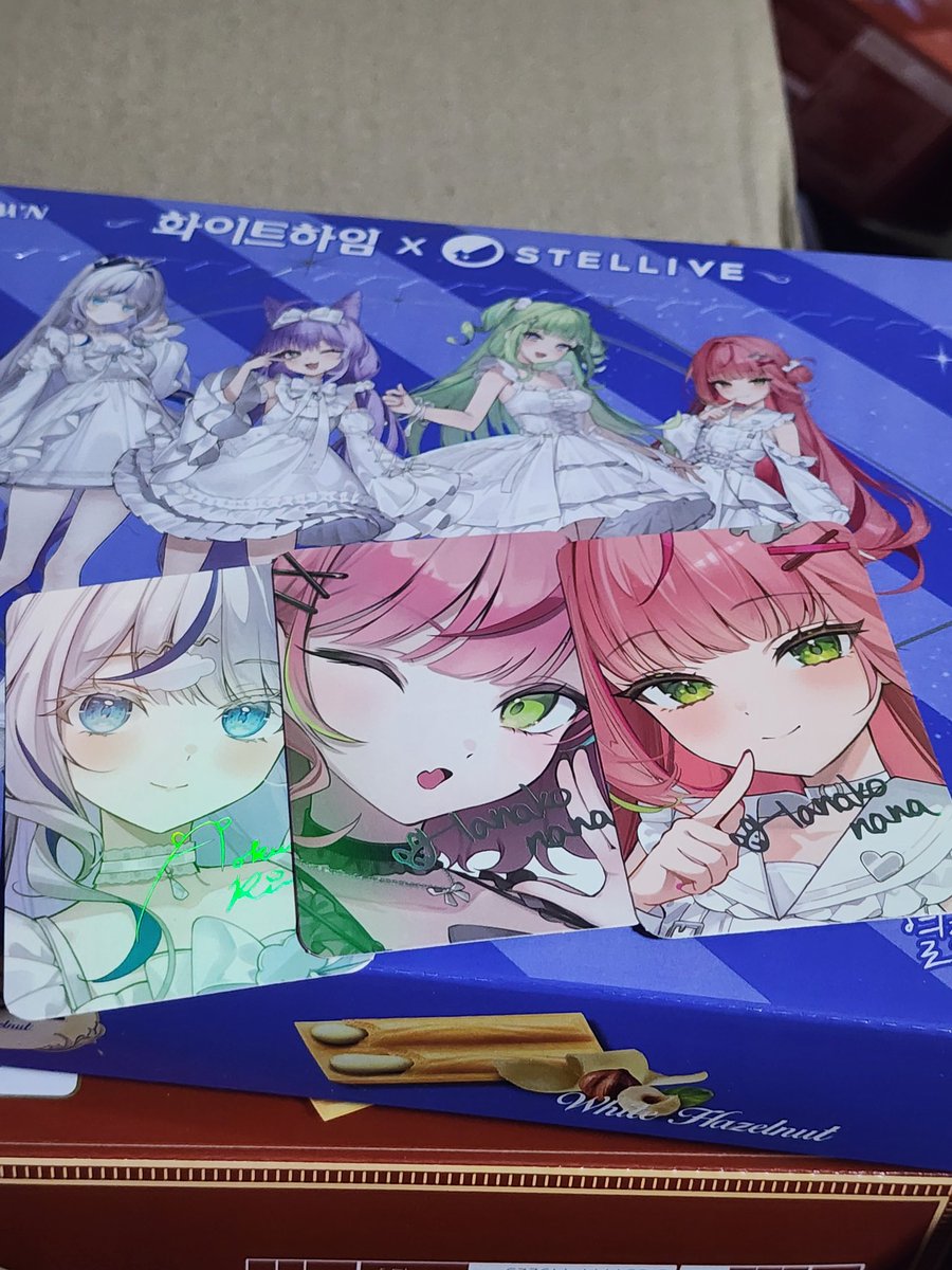 스텔라이브 하임 8세트사서 나나 스페셜포카 2장 린 한장 겟도다제 3기최애멤버들 다나와서 만족
근데 일반포카는 중복이많아 ㅠ