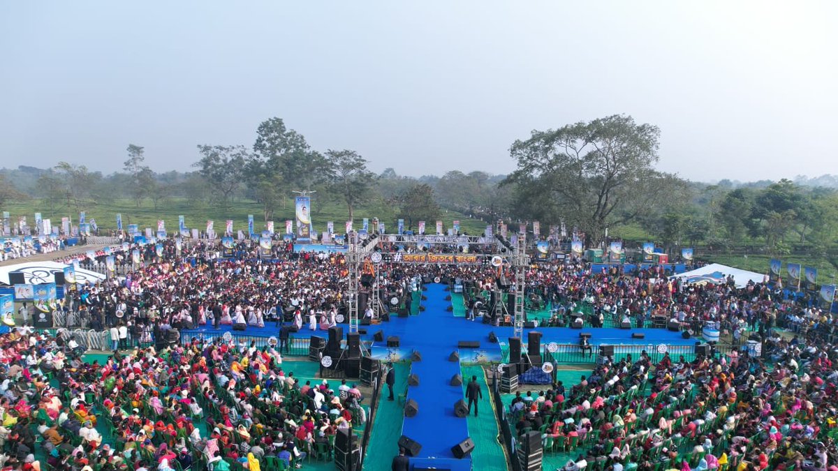 AITCofficial's tweet photo. Tea garden workers have arrived at Alipurduar to show Bangla-Birodhi Forces that Bengal’s spirit cannot be broken. The fight has begun and we won't back down.
Jotoi Koro Hamla #AbarJitbeBangla https://t.co/gS29chrwE0