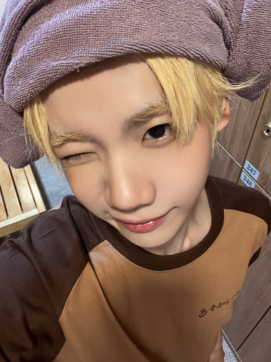 kurakenzs's tweet image. 260103 켄신 weverse post

🦦 That kind of forehead you wanna crack an egg on 🥚