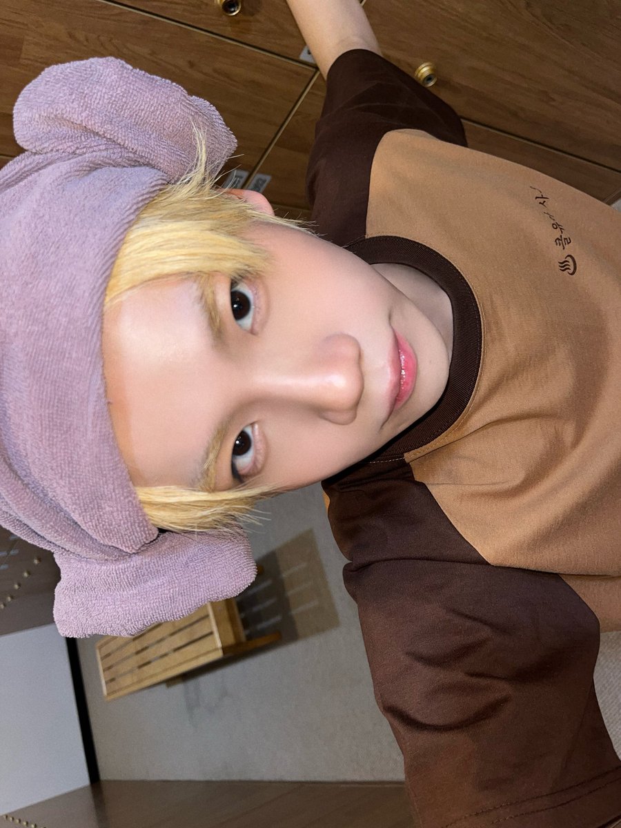 kurakenzs's tweet image. 260103 켄신 weverse post

🦦 That kind of forehead you wanna crack an egg on 🥚