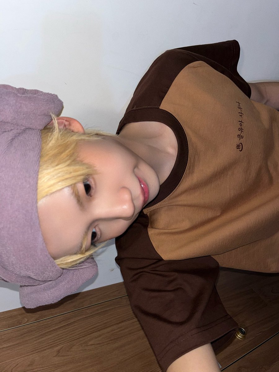 kurakenzs's tweet image. 260103 켄신 weverse post

🦦 That kind of forehead you wanna crack an egg on 🥚