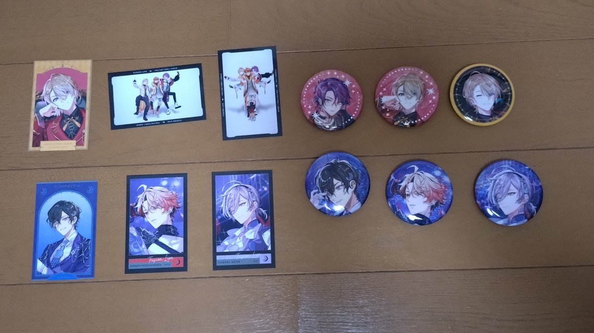 ようやくランダムフォトカードと缶バッチ開封しました!! フォトカード