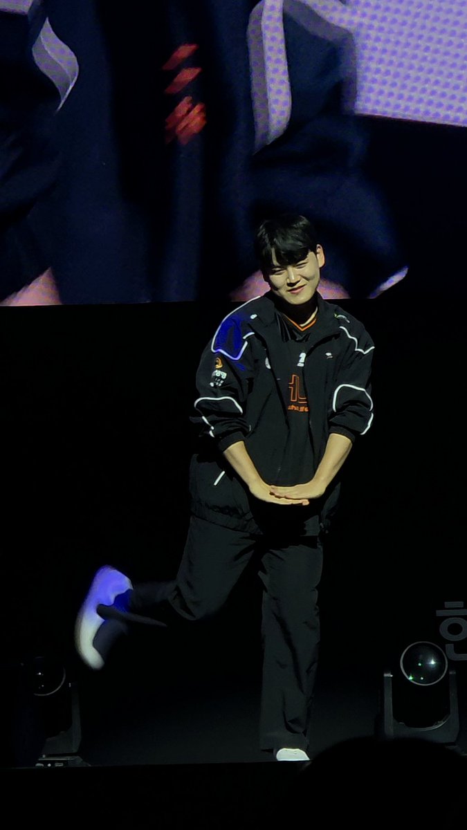 tinytquila's tweet image. "your position in the team?"
🐻: a cool guy

cool guy in question: