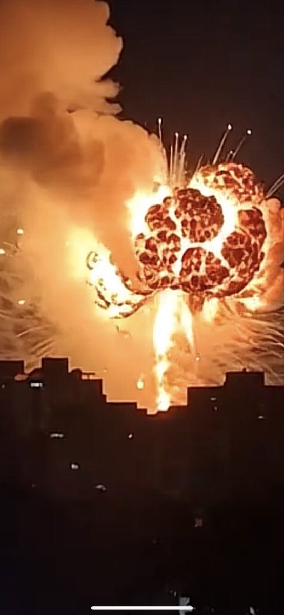 United States are using small TACTICAL NUKES IN CARACAS!! #caracas #Venezuela #nuclear