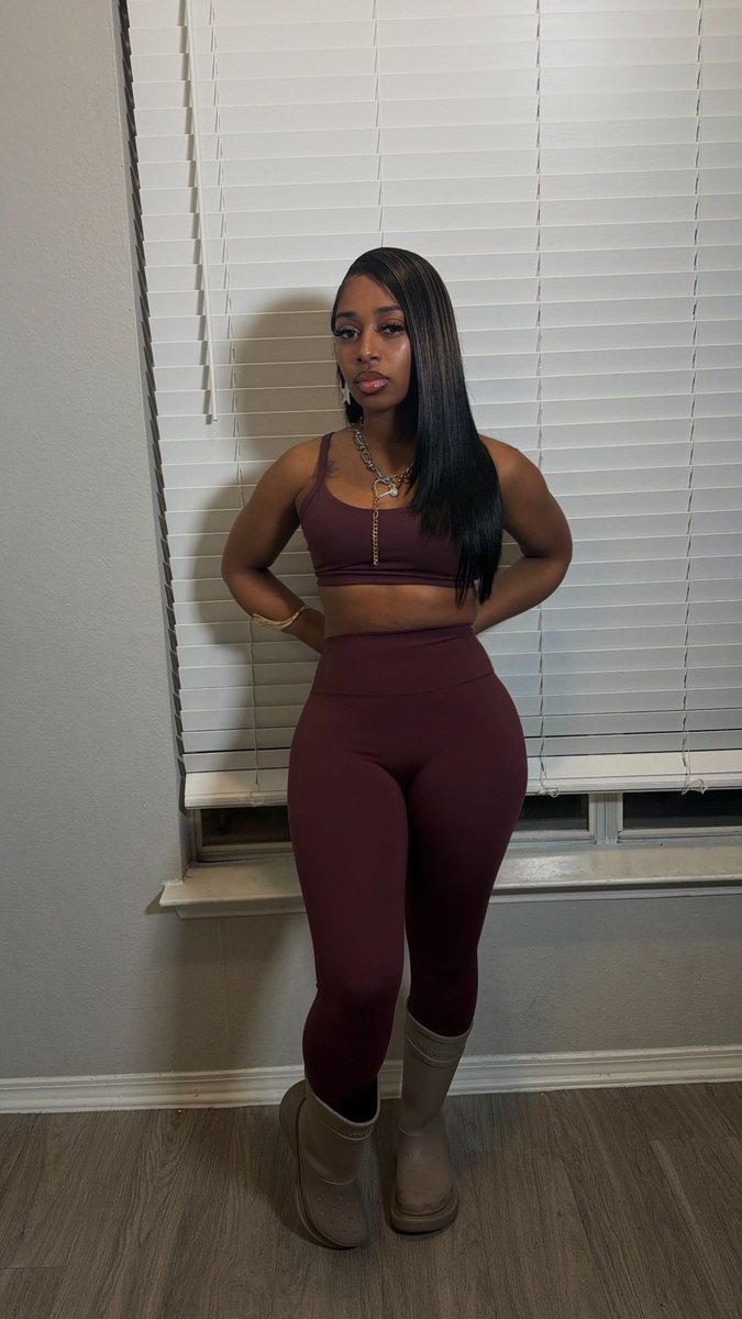 JuiceRenee's tweet photo. Fine ass bitch 🥳 https://t.co/dYgtB0N9Ho