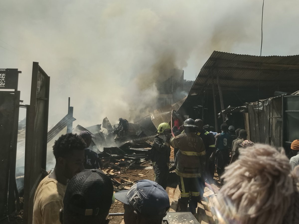 NBOLifestyle's tweet photo. π¨ Alert π¨
Thereβs a fire incident in Umoja One, Mutindwa area right now.
#Umoja #Mutindwa #FireAlert #Nairobi https://t.co/zSJM90vggn