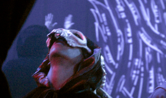 #conformitygate IS THAT FUCKING HENRY CREEL IN HIGH SCHOOL MEMORY????? HE LOOKS LIKE YOUNG HENRY