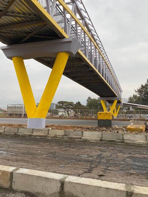 xysist's tweet image. Kenya Pedestrian footbridge vs Tanzania modern electric railway bridge